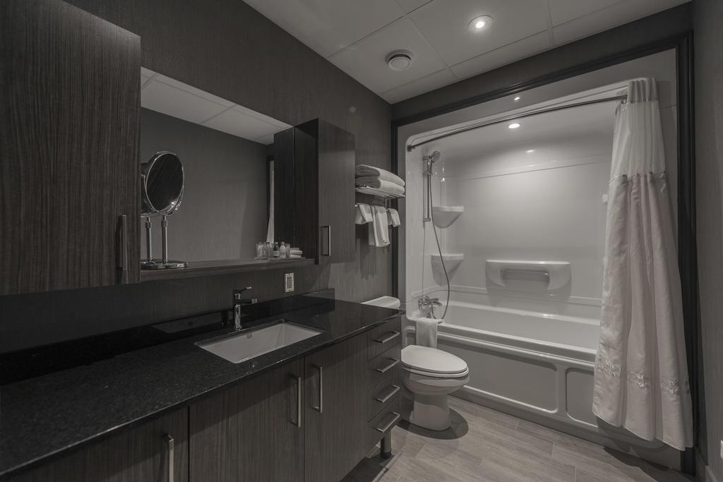 Hotel & Suites Le Dauphin Drummondville Buitenkant foto